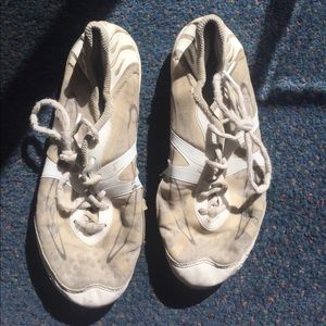 Nfinity vengeance cheer shoes size adult 8